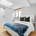 3br Penthouse With Massive Private Rooftop *