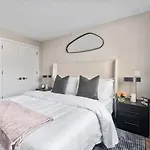 Apartment 3br Penthouse With Massive Private Rooftop