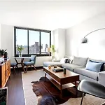 Doorman! High Floor! Views! Elevator! Free Gym! Apartment