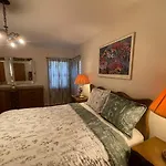Apartment Luxury Three Bedroom In A Private House