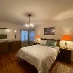 Luxury Three Bedroom In A Private House * New York