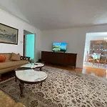 Apartment Luxury Three Bedroom In A Private House