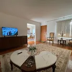 Luxury Three Bedroom In A Private House New York