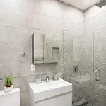 317-1b Modern 1br Ues W D *
