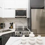 Apartment 317-1b Modern 1br Ues W D