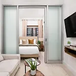 317-1b Modern 1br Ues W D