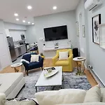 Apartment A Dazzling Destination *
