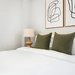 73-806 New 1br 1bth Uws Doorman Gym Apartment New York