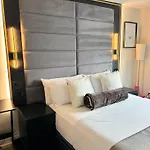 New Modern 2br W Fireplace & Fitness Lounge, Live Comfortably In East Harlem Apartment New York