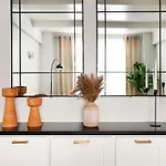 73-208 New 2br 2bath Uws Doorman Gym