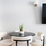73-208 New 2br 2bath Uws Doorman Gym * New York