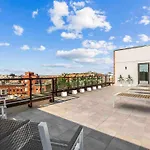 Apartment Peaceful Quiet Spacious New Modern Penthouse 3-bedroom With A Balcony