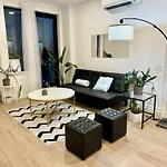 Apartment Peaceful Quiet Spacious New Modern Penthouse 3-bedroom With A Balcony