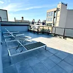 Peaceful Quiet Spacious New Modern Penthouse 3-bedroom With A Balcony Apartment