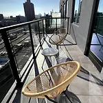 Peaceful Quiet Spacious New Modern Penthouse 3-bedroom With A Balcony Apartment New York