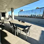 Peaceful Quiet Spacious New Modern Penthouse 3-bedroom With A Balcony Apartment