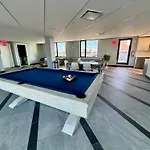Peaceful Quiet Spacious New Modern Penthouse 3-bedroom With A Balcony Apartment New York