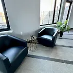 Peaceful Quiet Spacious New Modern Penthouse 3-bedroom With A Balcony Apartment *