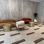 Apartment Peaceful Quiet Spacious New Modern Penthouse 3-bedroom With A Balcony