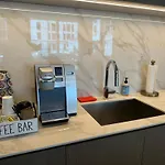 Beautiful Luxury Fantastic Manhattan Skyline View One Bedroom Apartment