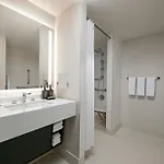 Sheraton Laguardia East Hotel 3*