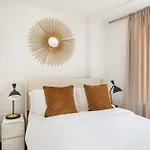 809-4b Balcony W D Prime Location *