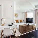 Apartment 809-4b Balcony W D Prime Location *