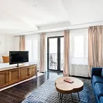 809-4b Balcony W D Prime Location *