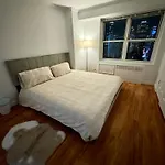 Midtown High Floor Fantastic Panoramic View Corner 2 Bedroom Apartment *