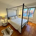 Midtown High Floor Fantastic Panoramic View Corner 2 Bedroom Apartment *