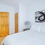 102-1A Best Value 2Br Apt Near Central Park