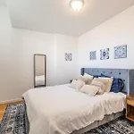 Apartment Amazing Furnished 1 Bedroom Penthouse Midtown West *
