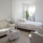 Sunny Chelsea Getaway
