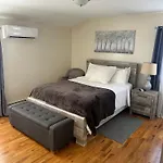 Chic Modern Bedroom 5 Mins From Jfk *