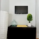 Midtown West Furnished 3br Apartment