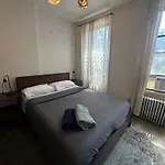 Cozy 2br In Nyc Lenox Hill New York