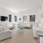 Corporate, Luxury 4 Bedroom Penthouse Steps From Times Square Sleeps 8
