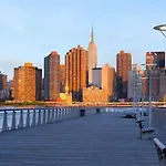 Nap York Express At Lic Manhattan View