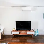 39-3 Newly Renovated 3 Bedroom Prime Midtown Sleeps 6