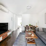 39-3 Newly Renovated 3 Bedroom Prime Midtown Sleeps 6