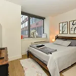 Apartment Modern Times Square 1 Bedroom Retreat