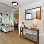 Modern Times Square 1 Bedroom Retreat Apartment *