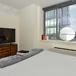 Modern Times Square 1 Bedroom Retreat * New York