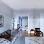 Central Park 3 Bedrooms Apartment Modern