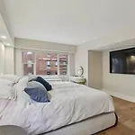 Sophisticated Corner Apartment Manhattan