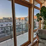 Sunny Oasis With Wd I Central Air I Desk I Free Park
