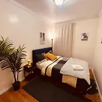2 Bedroom Cozy Home In Manhattan Valley