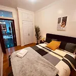 2 Bedroom Cozy Home In Manhattan Valley