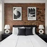 Rustic Nyc Apartment In Trendy Hudson Yard