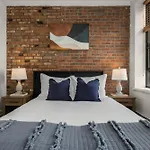 Rustic Nyc Apartment In Trendy Hudson Yard